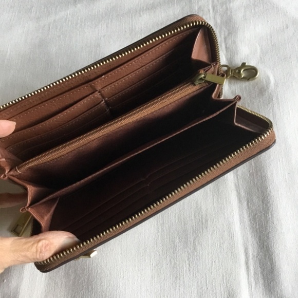 Nearly New Fossil Leather Wallet/Wristlet - Picture 3 of 8